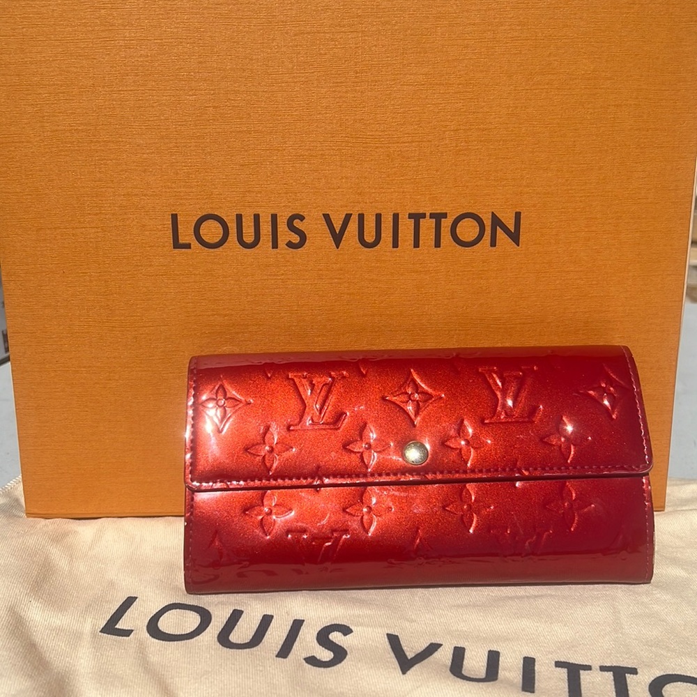 ❤️❤️EUC AUTHENTIC LOUIS VUITTON VERNIS WALLET
